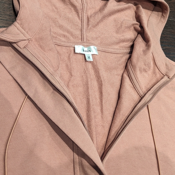 Knix 'Good to Go' Oversized Hoodie - Picture 2 of 5
